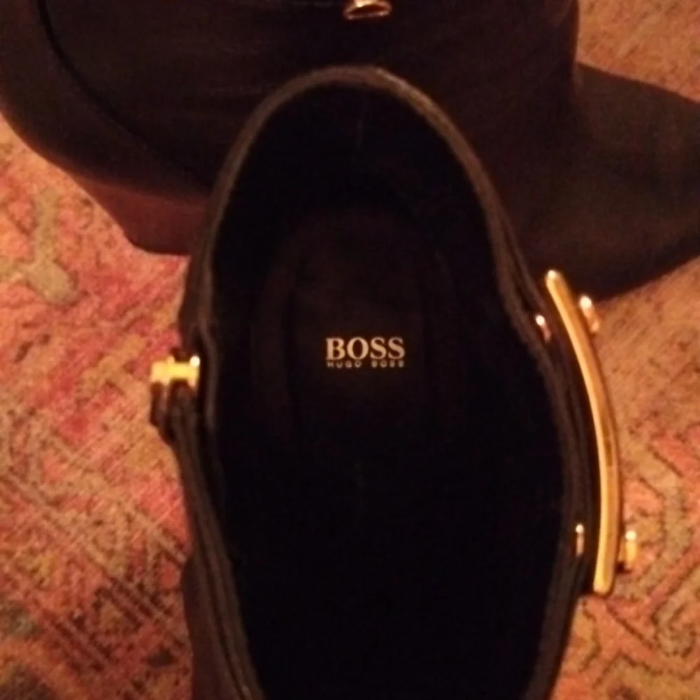 Hugo BOSS Elegant Luxury Black Leather Wedge Ankle Boots Size 38.5/9